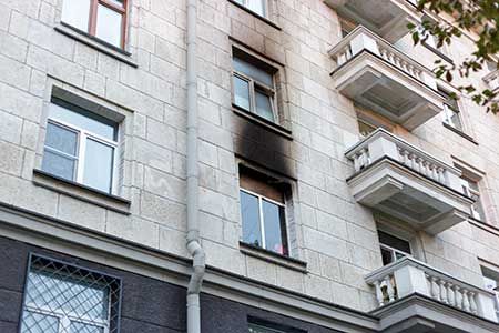 Nettoyage de suie en façade suite incendie d'immeuble